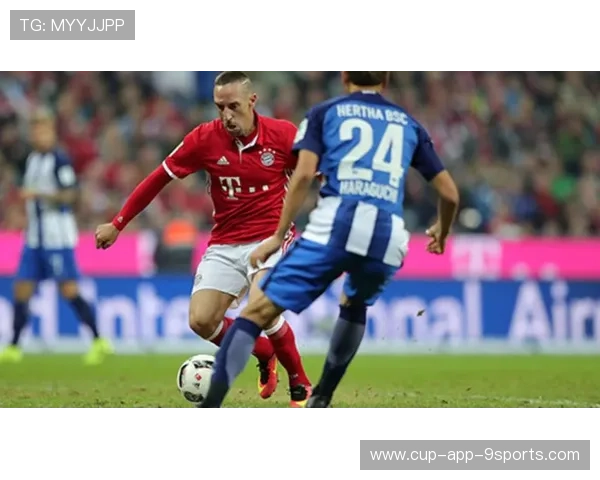 拜仁慕尼黑直塞与横移形成完美配合